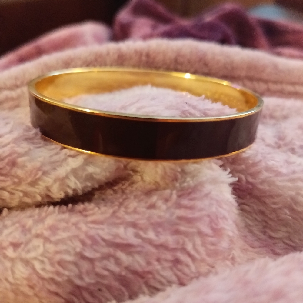 Kate Spade in a nutshell back and gold bangle